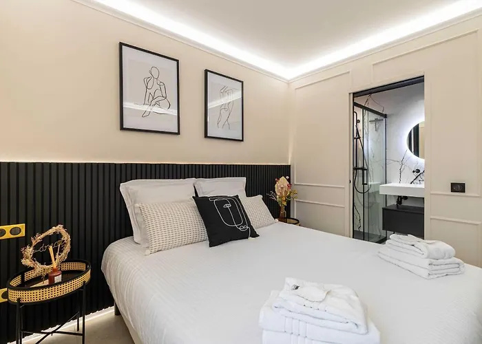 Haussmann - South-facing Balcony 2br 4p