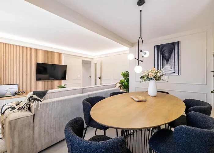 Haussmann - South-facing Balcony 2br 4p Cannes