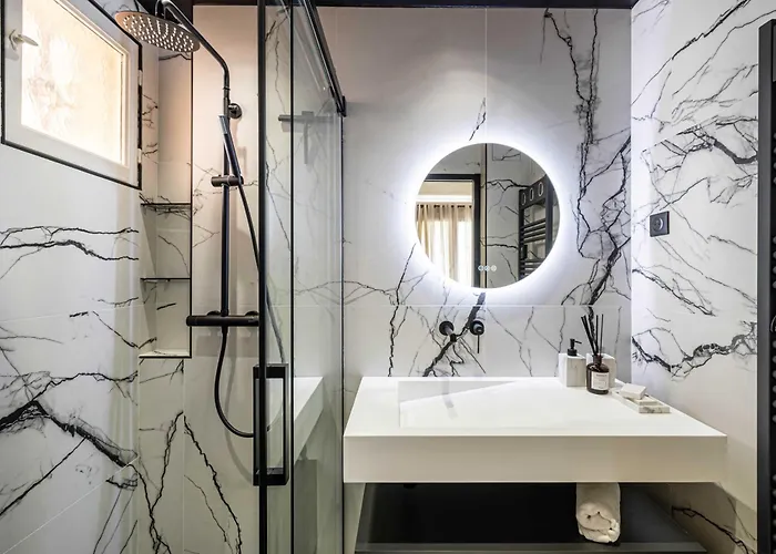 Haussmann - South-facing Balcony 2br 4p