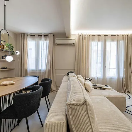 דירה Haussmann - South-facing Balcony 2br 4p *