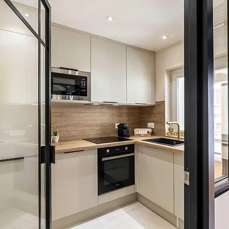 Haussmann - South-facing Balcony 2br 4p *