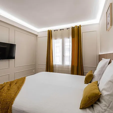 Haussmann - South-facing Balcony 2br 4p *
